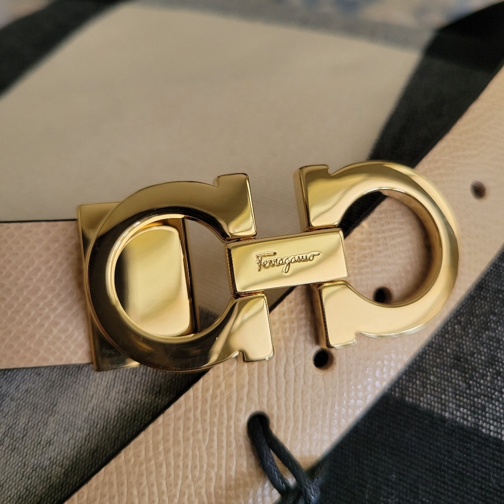 Salvatore Ferragamo

Double Gancini Reversible